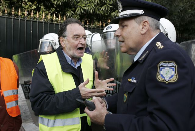 ΛΑΕ: Η εξέγερση των «κίτρινων γιλέκων» δείχνει το δρόμο για τον αγώνα