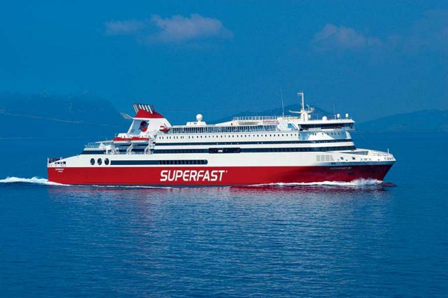 Στο λιμάνι της Πάτρας προσέκρουσε το πλοίο Superfast 2