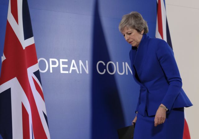 Διεθνής Τύπος για Brexit : Στο χείλος της καταστροφής συμφωνία και Μέι