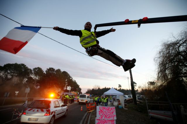 Γαλλία: Πρόταση μομφής κατά της κυβέρνησης για τα «κίτρινα γιλέκα»