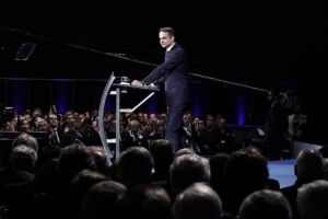 Μητσοτάκης: Αύξηση κατώτατου μισθού – επίδομα 2.000 ευρώ για νέες οικογένειες