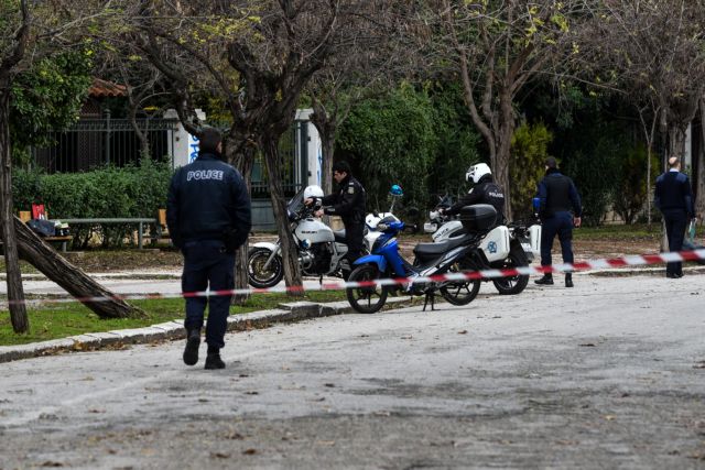 Βρέθηκε άνδρας κρεμασμένος στο Ζάππειο (εικόνες)