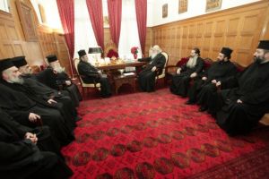 Ιερώνυμος σε κληρικούς: Προτεραιότητα η διασφάλιση των δικαιωμάτων σας