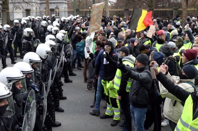 Κίτρινα γιλέκα : Πεδίο μάχης το Παρίσι – 8.000 αστυνομικοί επί ποδός