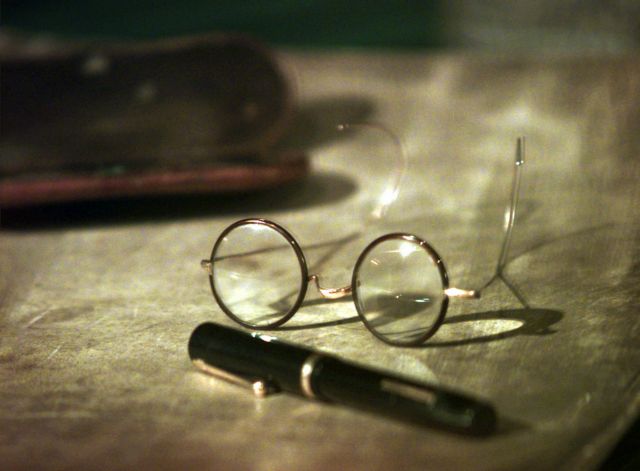 Σε ποιον κουνάς το δάχτυλο;