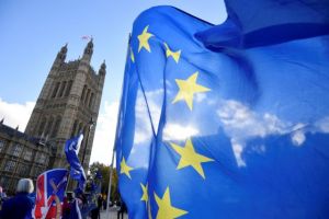 Brexit: Κρίσιμη συνάντηση Γιούνκερ – Μέι στις Βρυξέλλες
