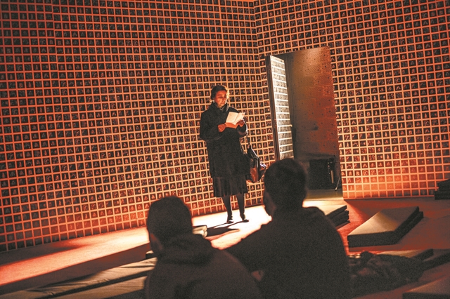 Οι γυναίκες του Κορνέλ Μούντρουτσο