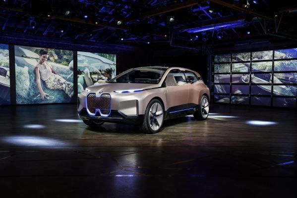 BMW Vision iNEXT: Το πιο προηγμένο της μοντέλο στους δρόμους το 2021