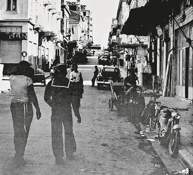 Στα «άδυτα» του Διονύση Χαριτόπουλου