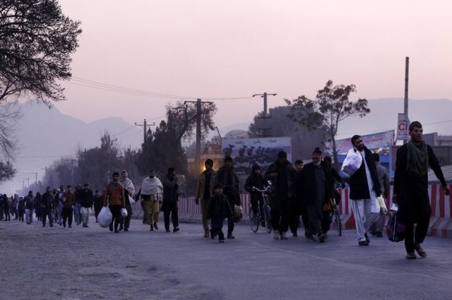 Αφγανιστάν: Ενοπλοι κρατούν ομήρους στην Καμπούλ - Τέσσερις νεκροί | tanea.gr