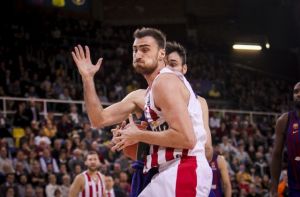 Σπουδαία εμφάνιση του Ολυμπιακού και νίκη στη Βαρκελώνη