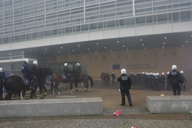 Βέλγιο: Επεισόδια και δακρυγόνα στη διαδήλωση για το σύμφωνο του ΟΗΕ