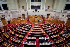 Πέντε δικαστικές αποφάσεις απειλούν με δημοσιονομικό εκτροχιασμό