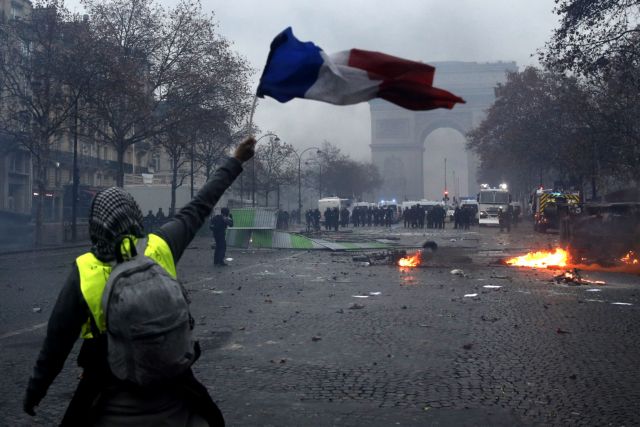 Γαλλία: Συναγερμός για τα «Κίτρινα Γιλέκα»