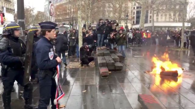 Κίτρινα γιλέκα : Στο 1 δισ. ευρώ οι απώλειες στο λιανεμπόριο