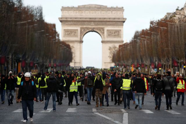 Κίτρινα Γιλέκα: Σε κατάσταση «πολιορκίας» το Παρίσι