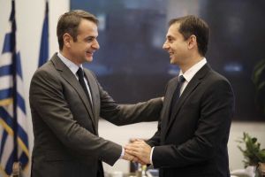 Στη Νέα Δημοκρατία προσχώρησε ο Χάρης Θεοχάρης