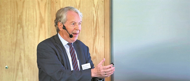 Η επιστροφή στην κανονικότητα έχει ακόμη δρόμο