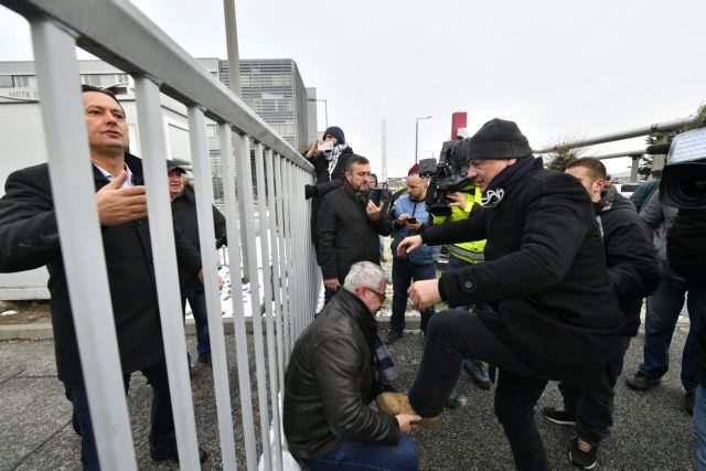 Ουγγαρία: Φρουροί έδιωξαν βίαια βουλευτές της αντιπολίτευσης από το κτίριο της τηλεόρασης