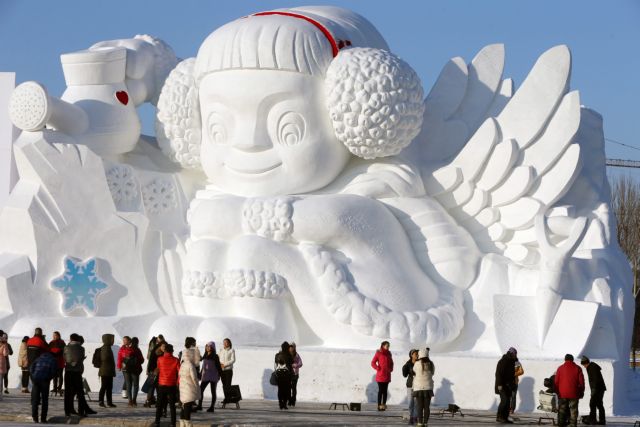 Κίνα: Ανοιξε για 20ή χρονιά το πάρκο πάγου και χιονιού στο Χαρμπίν