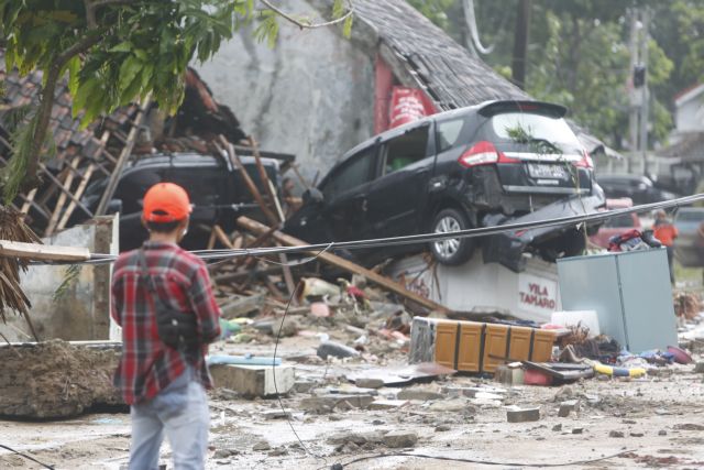 Τραγωδία στην Ινδονησία: Το τσουνάμι «καταπίνει» θεατές συναυλίας