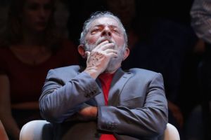 Εκλεισαν την… πόρτα αποφυλάκισης στον Λούλα