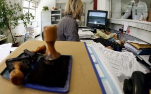 Εφορία : Ξεχωριστές δηλώσεις από τους συζύγους και πρόστιμο 500 ευρώ για αποδείξεις «μαϊμού»