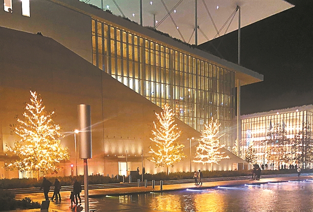 Η μαγεία της γιορτής, η υψίφωνος και το ταξίδι στο Παρίσι