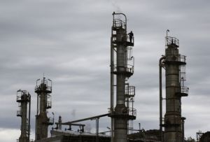 Προς χαμηλό 18 μηνών οι τιμές πετρελαίου