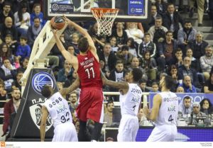 Ριμπάουντ και τρίποντα έδωσαν στον Ολυμπιακό τη νίκη επί του ΠΑΟΚ