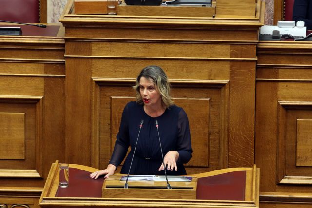 Παπακώστα: Συστήνω αυτοσυγκράτηση σε όσους έχουν απύλωτο στόμα