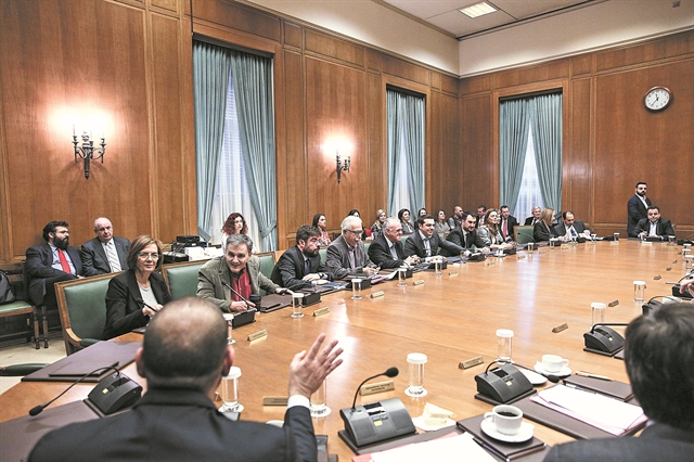 Κυβέρνηση μειοψηφίας, κυβέρνηση σε περιπέτειες