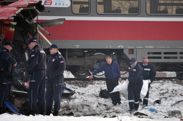 Σερβία: Πέντε νεκροί από σύγκρουση τρένου με λεωφορείο