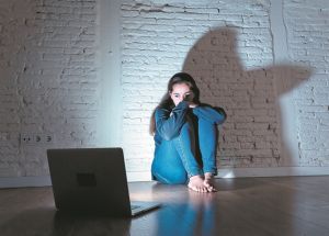 Μία γυναίκα τραμπουκίζεται κάθε 30 δευτερόλεπτα