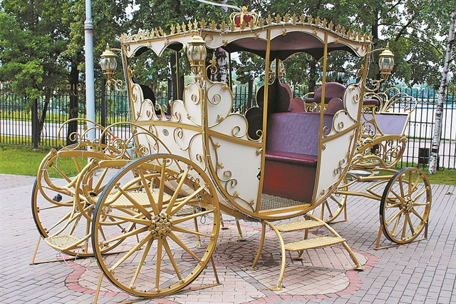 Η Τερίζα Μέι, η… νεροκολοκύθα, και η ελληνική υψηλή ραπτική