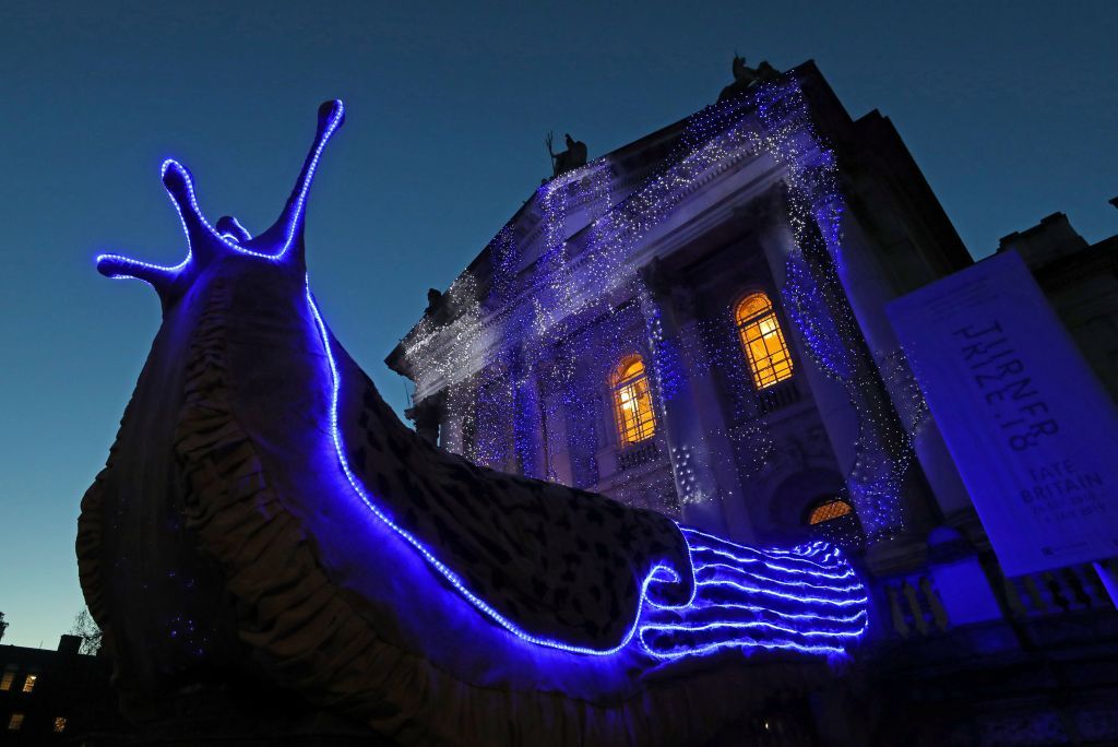 Γιγαντιαία σαλιγκάρια φωτίζουν την Tate Gallery (pic)