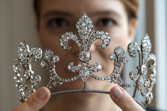 Βασιλική τιάρα του 1902 εκλάπη από γκαλερί της Αγγλίας