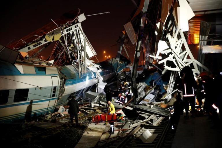 Τουρκία : Τραγικό σιδηροδρομικό δυστύχημα με νεκρούς και τραυματίες