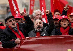 Κωνσταντινούπολη : Χιλιάδες διαδηλωτές κατά της φτώχιας και της ακρίβιας