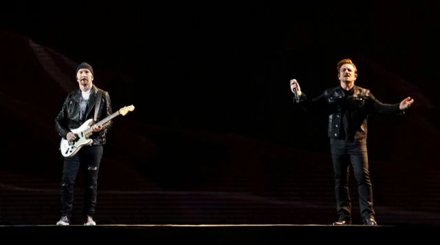 Οι U2 σε συναυλία για αστέγους στο Δουβλίνο