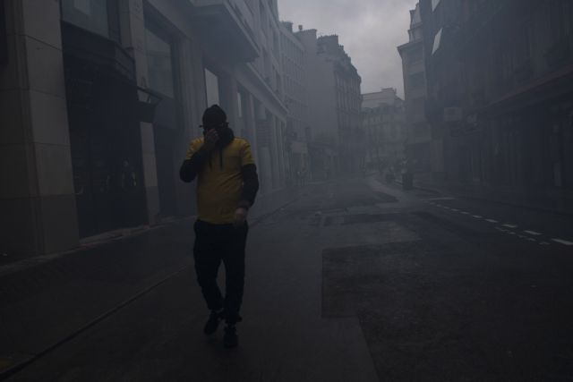 Νεκρός διαδηλωτής των «κίτρινων γιλέκων»  όταν τον χτύπησε φορτηγό στην Αβινιόν