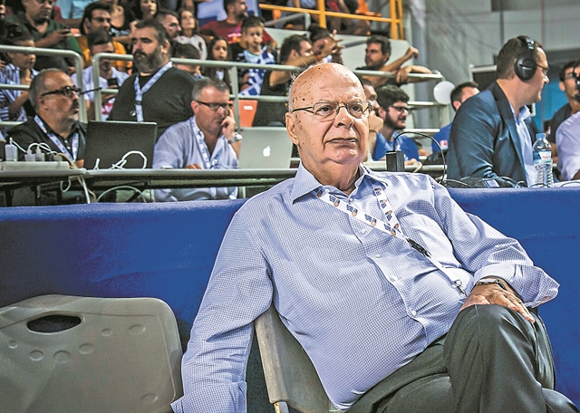 Η Ρένα και οι κοτσαμπάσηδες…