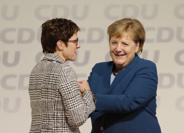 Γερμανία: Πόντους πήρε το CDU με την αλλαγή ηγεσίας, έχασε ο Σόιμπλε