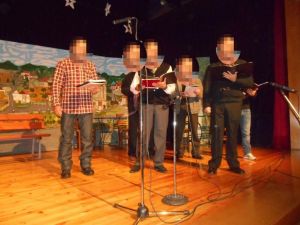 Σε ένα κατάμεστο θέατρο δόθηκε παράσταση κρατουμένων στη Χαλκίδα