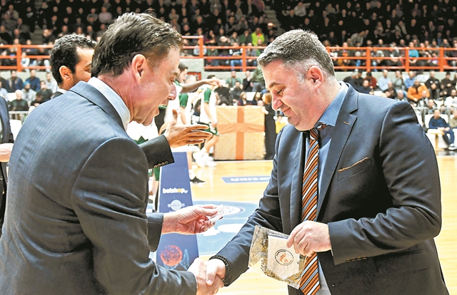 Και Παππάς και… ντελιβεράς!