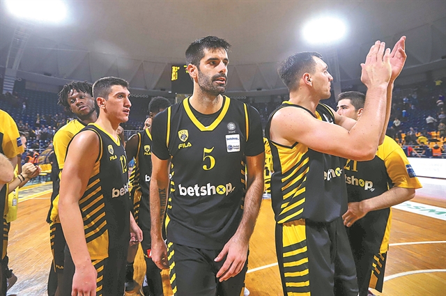 Τότε στην εξέδρα, τώρα στις βολές!