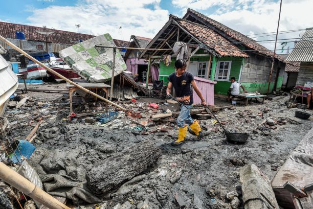 Τσουνάμι στην Ινδονησία : Μάχη με το χρόνο για τον εντοπισμό επιζώντων