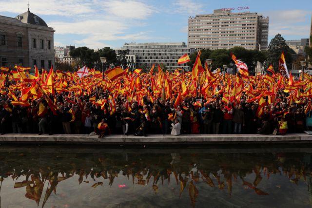 Μαδρίτη : Χιλιάδες στους δρόμους υπέρ της ενότητας της χώρας