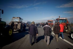 Φεύγουν οι αγρότες από το μπλόκο της Καρδίτσας