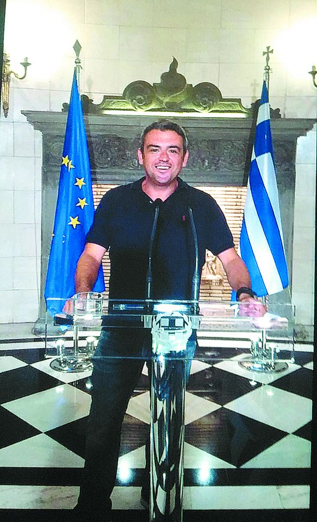 Ο μυστικοσύμβουλος του Μαξίμου, η Τσεχία και μια καθηγήτρια της γιόγκα